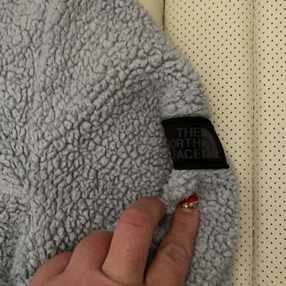 The Northface Fluffy Pullover Large - image 2